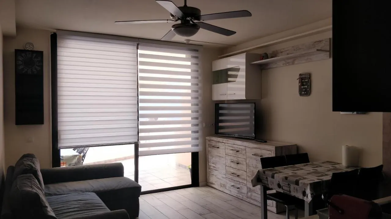 Golden Paradise Seaview Адехе Апартаменты